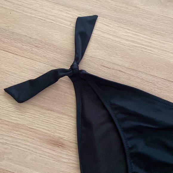 Victoria’s Secret Bikini Bottom with Tie detail - Picture 2 of 4